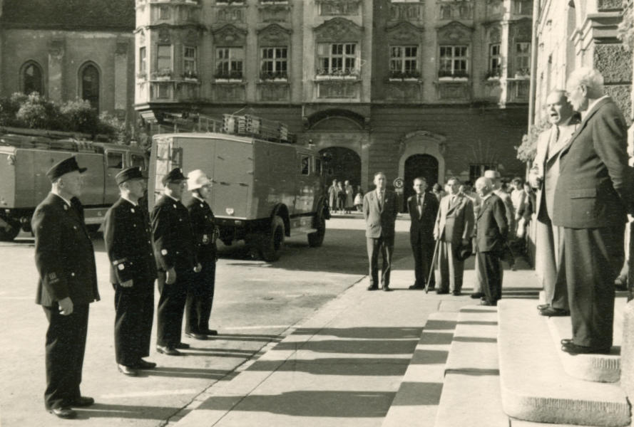 Auf dem Bild rechts; OB Dr. Berndl, Links Huttenlocher, Kdt Hans Kleiber, Otto Schnabel, Karl Reicherseder