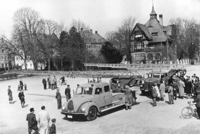 Drehleitern im Vergleich auf dem Westertorplatz